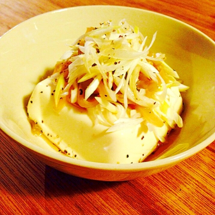 温奴でも冷奴でも!中華風ネギザーサイのせ豆腐